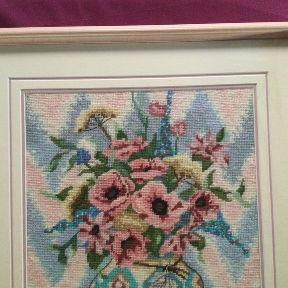 Finished Needlepoint embroidery yarn artwork floral vase professionally framed - Picture 4 of 8